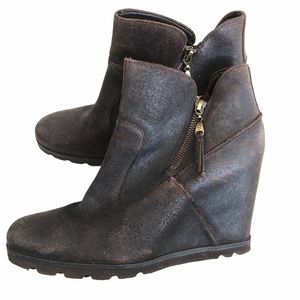 UGG MYRNA Lodge Wedge Leather Sheepskin Boots